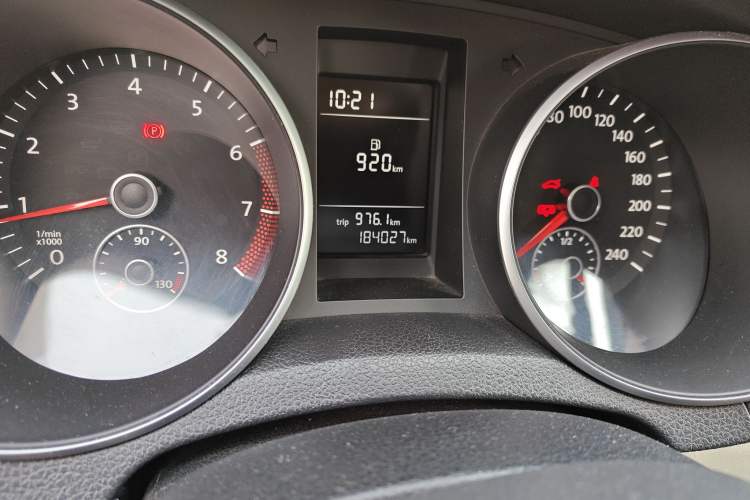 Used Volkswagen Golf 2012 1.6 Manual Fashion Edition Odometer Close Up