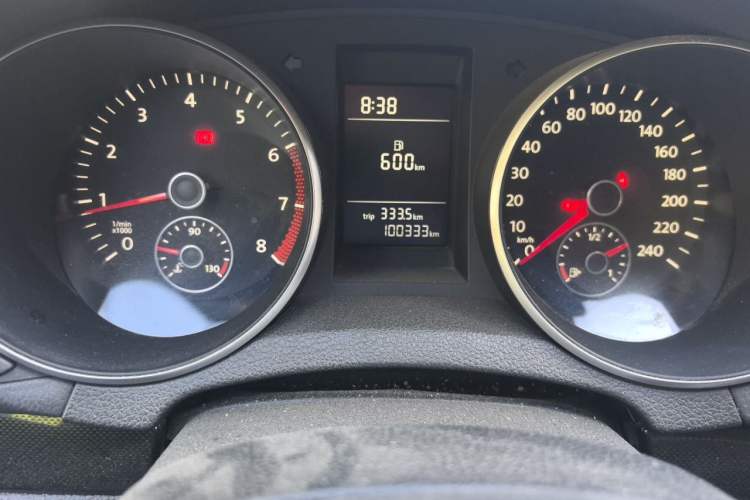 Used Volkswagen Golf 2012 1.6 Manual Comfort Edition Odometer Close Up
