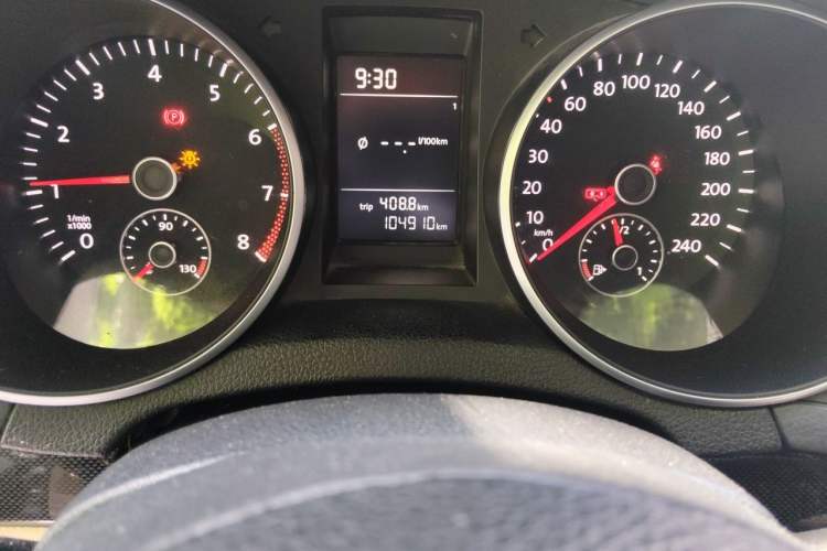 Used Volkswagen Golf 2012 1.6 Manual Comfort Edition Odometer Close Up