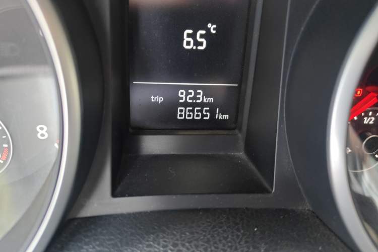 Used Volkswagen Golf 2012 1.6 Manual Comfort Edition Odometer Close Up