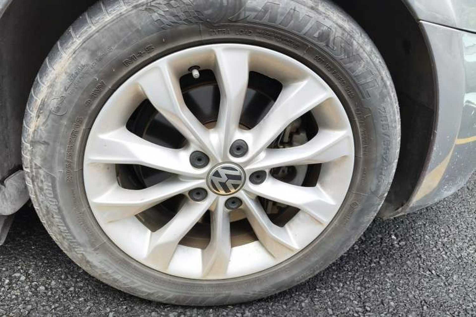 Used Volkswagen Golf 2012 1.4 TSI Automatic Comfort Edition Right Front Wheel Hub
