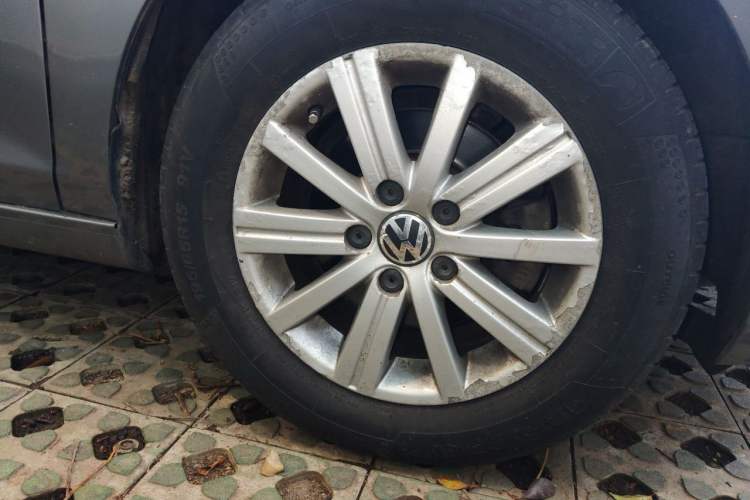 Used Volkswagen Golf 2012 1.6 Manual Fashion Edition Right Front Wheel Hub