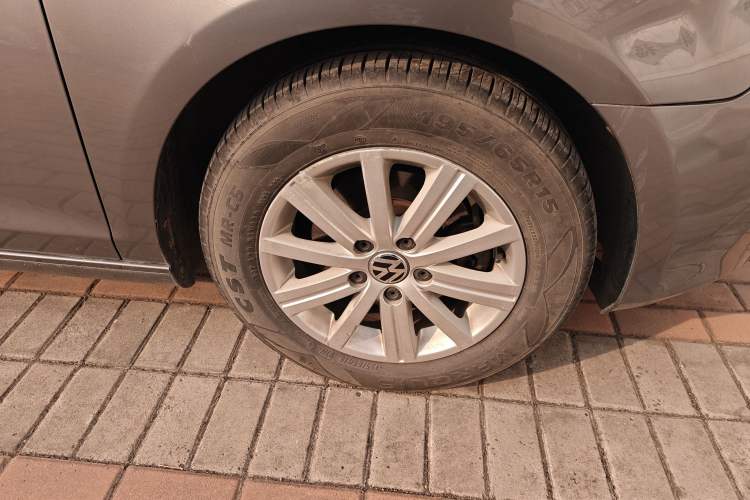 Used Volkswagen Golf 2012 1.6 Manual Fashion Edition Right Front Wheel Hub