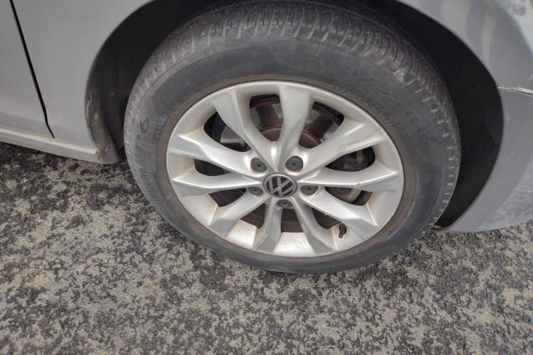 Used Volkswagen Golf 2012 1.6L Automatic Comfort Model Right Front Wheel Hub