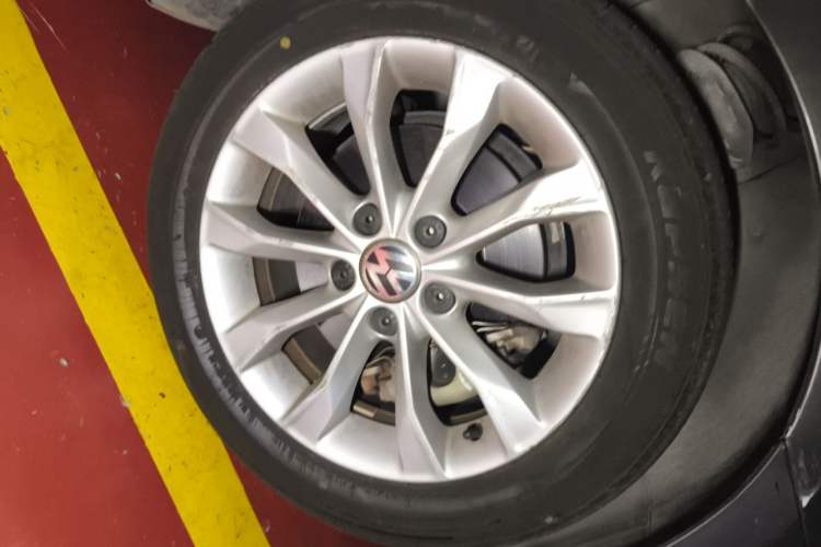 Used Volkswagen Golf 2012 1.4 TSI Automatic Comfort Edition Right Front Wheel Hub