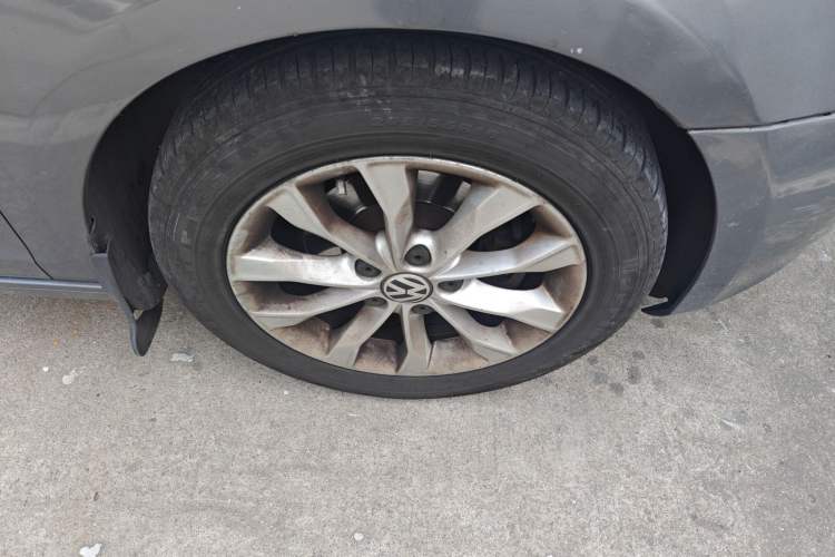 Used Volkswagen Golf 2012 1.6 Manual Comfort Edition Right Front Wheel Hub