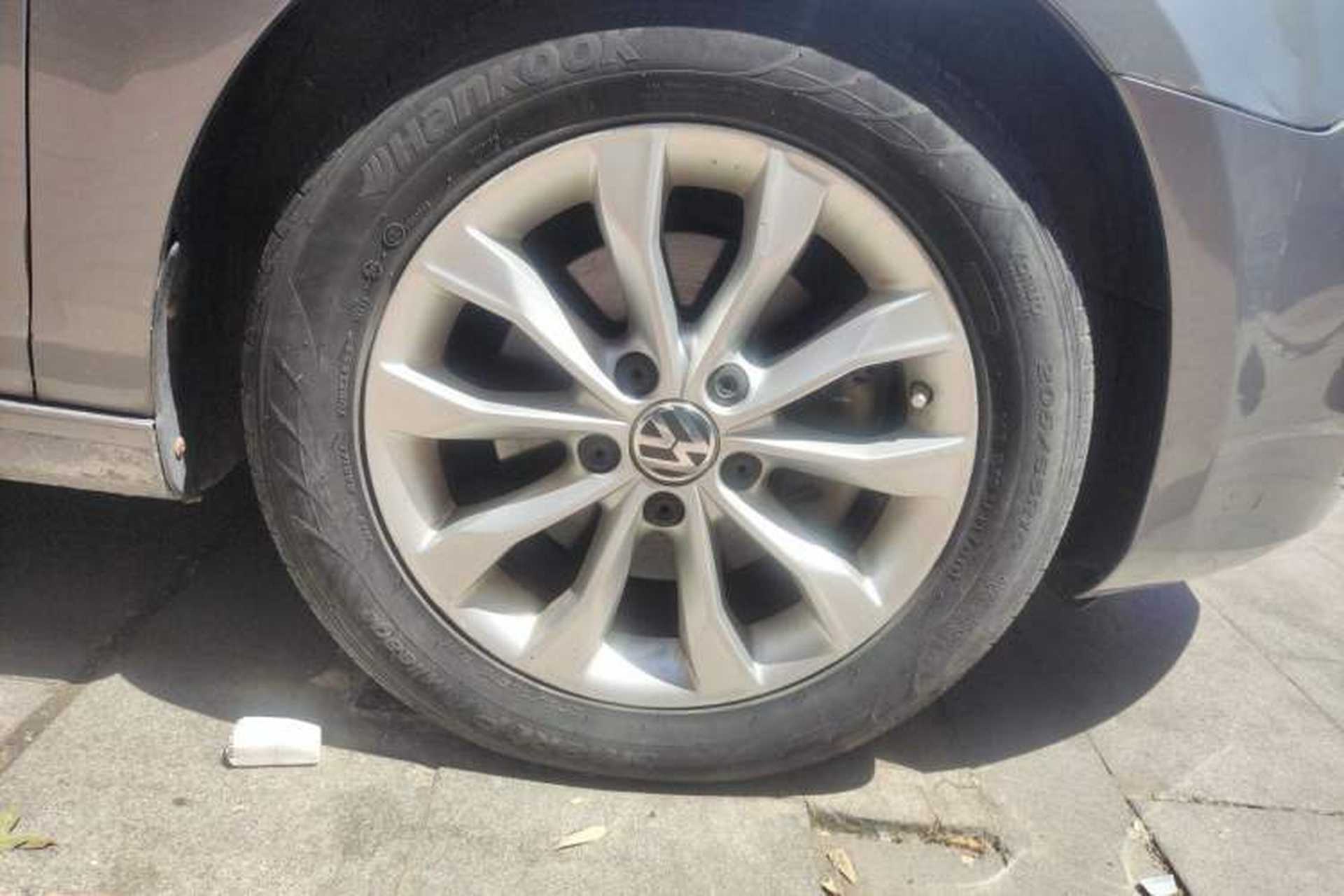Used Volkswagen Golf 2012 1.4TSI Automatic Luxury Edition Right Front Wheel Hub