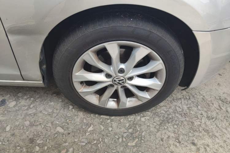 Used Volkswagen Golf 2012 1.6L Automatic Comfort Model Right Front Wheel Hub