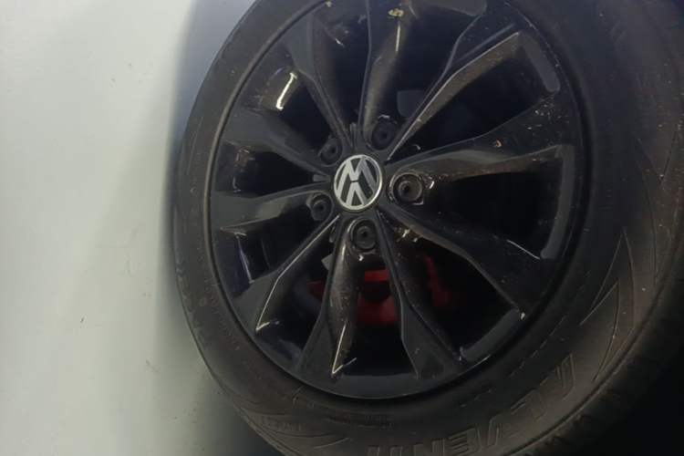 Used Volkswagen Golf 2012 1.4 TSI Automatic Comfort Edition Right Rear Wheel Hub