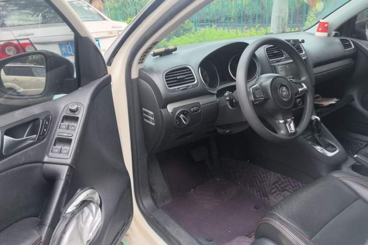 Used Volkswagen Golf 2012 1.6L Automatic Fashion Model Driver Seat