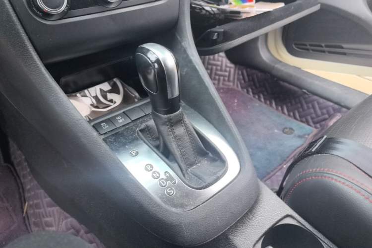 Used Volkswagen Golf 2012 1.6L Automatic Fashion Model Gear Lever