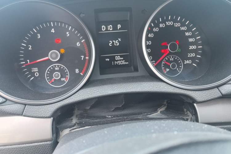 Used Volkswagen Golf 2012 1.6L Automatic Fashion Model Odometer Close Up