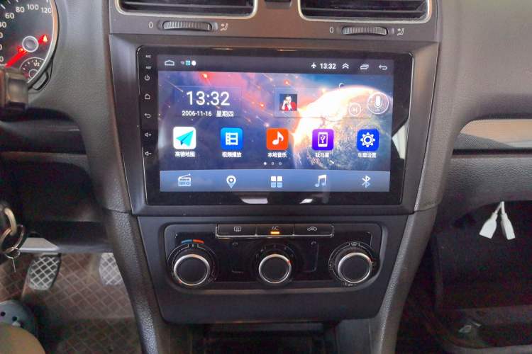 Used Volkswagen Golf 2012 1.6 Manual Comfort Edition Audio And AC Panel