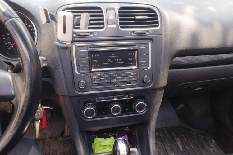 Used Volkswagen Golf 2012 1.6L Automatic Comfort Model Audio And AC Panel