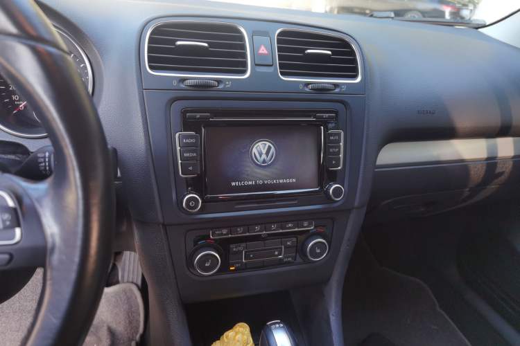 Used Volkswagen Golf 2012 1.4TSI Automatic Luxury Edition Audio And AC Panel