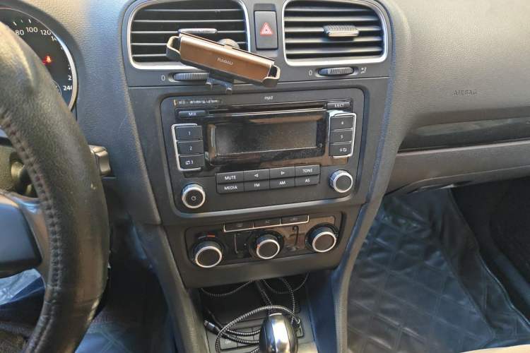 Used Volkswagen Golf 2012 1.6L Automatic Comfort Model Audio And AC Panel