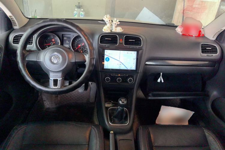 Used Volkswagen Golf 2012 1.6 Manual Comfort Edition Center Console