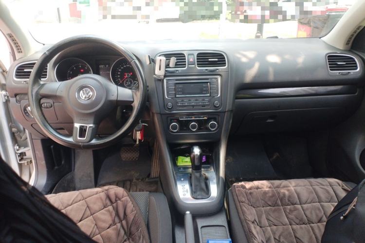 Used Volkswagen Golf 2012 1.6L Automatic Comfort Model Center Console