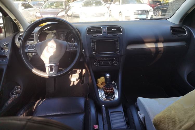 Used Volkswagen Golf 2012 1.4TSI Automatic Luxury Edition Center Console