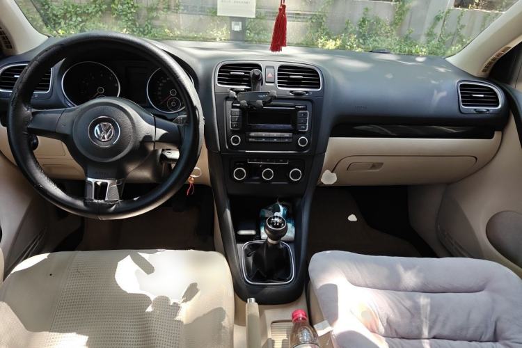 Used Volkswagen Golf 2012 1.4 TSI Manual Comfort Edition Center Console