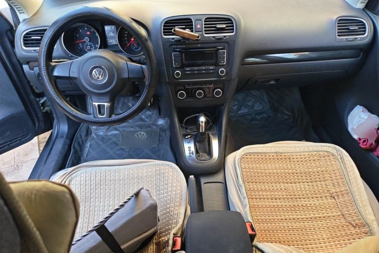 Used Volkswagen Golf 2012 1.6L Automatic Comfort Model Center Console