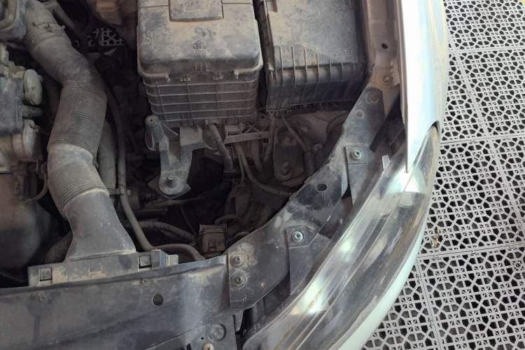 Used Volkswagen Golf 2012 1.6 Manual Comfort Edition Engine Bay Left