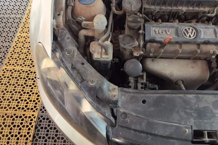 Used Volkswagen Golf 2012 1.6 Manual Comfort Edition Engine Bay Right