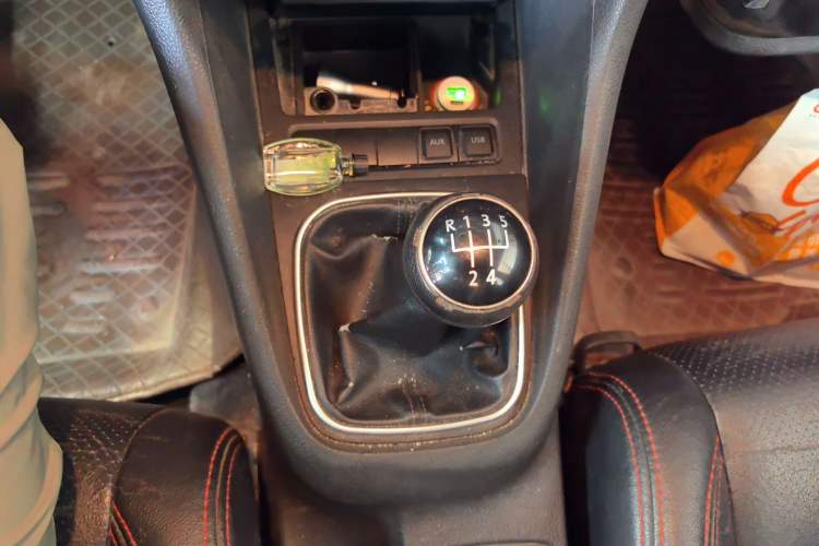 Used Volkswagen Golf 2012 1.6 Manual Comfort Edition Gear Lever