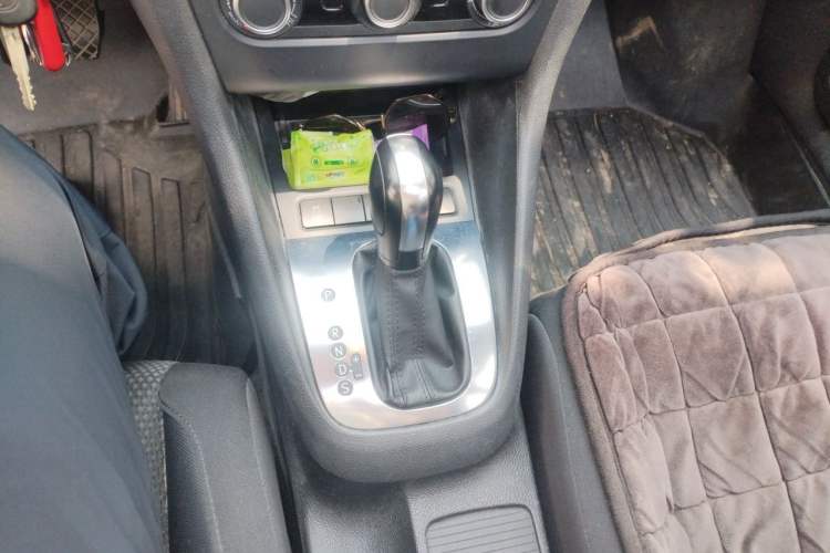 Used Volkswagen Golf 2012 1.6L Automatic Comfort Model Gear Lever