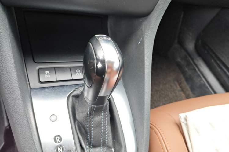 Used Volkswagen Golf 2012 1.4 TSI Automatic Comfort Edition Gear Lever