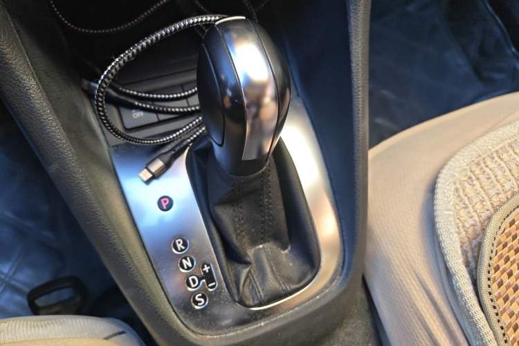 Used Volkswagen Golf 2012 1.6L Automatic Comfort Model Gear Lever