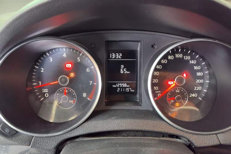 Used Volkswagen Golf 2012 1.6 Manual Comfort Edition Instrument Cluster