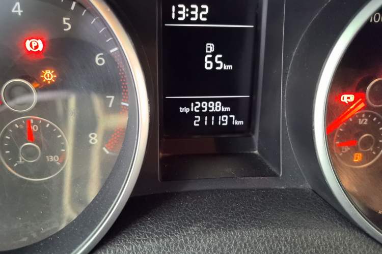 Used Volkswagen Golf 2012 1.6 Manual Comfort Edition Odometer Close Up