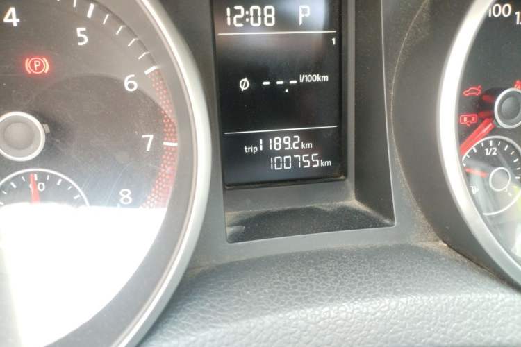 Used Volkswagen Golf 2012 1.6L Automatic Comfort Model Odometer Close Up