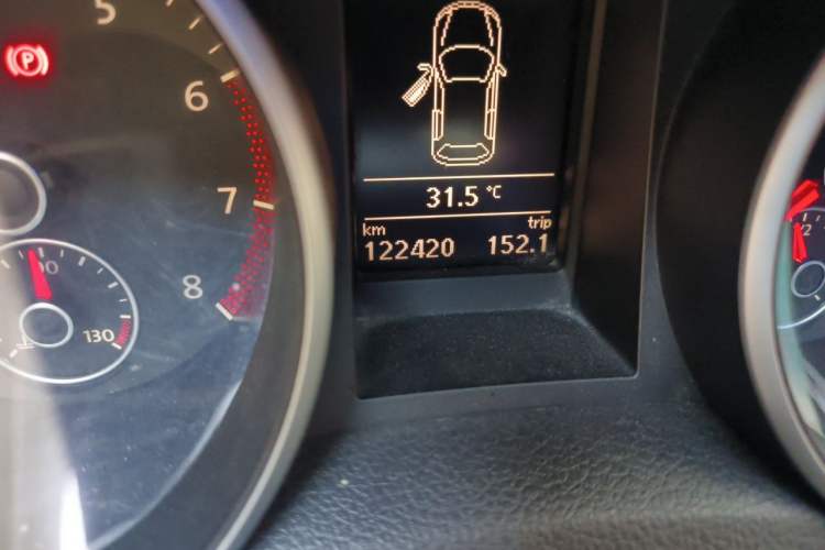 Used Volkswagen Golf 2012 1.4TSI Automatic Luxury Edition Odometer Close Up