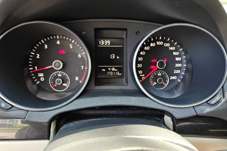 Used Volkswagen Golf 2012 1.4 TSI Manual Comfort Edition Odometer Close Up