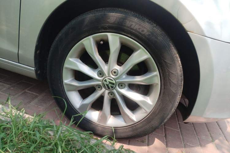 Used Volkswagen Golf 2012 1.6L Automatic Comfort Model Right Front Wheel Hub