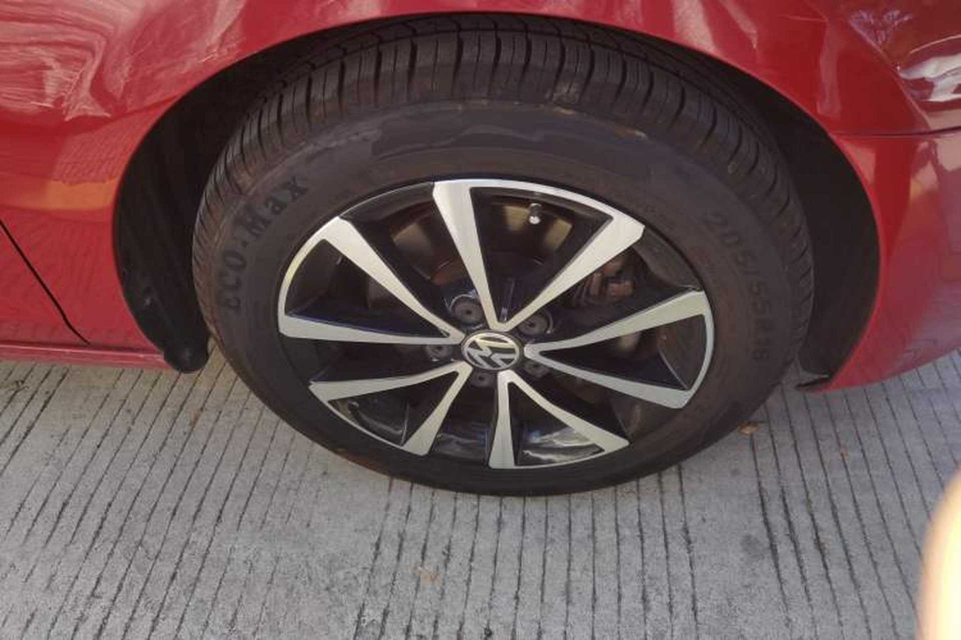 Used Volkswagen Golf 2012 1.4TSI Automatic Luxury Edition Right Front Wheel Hub