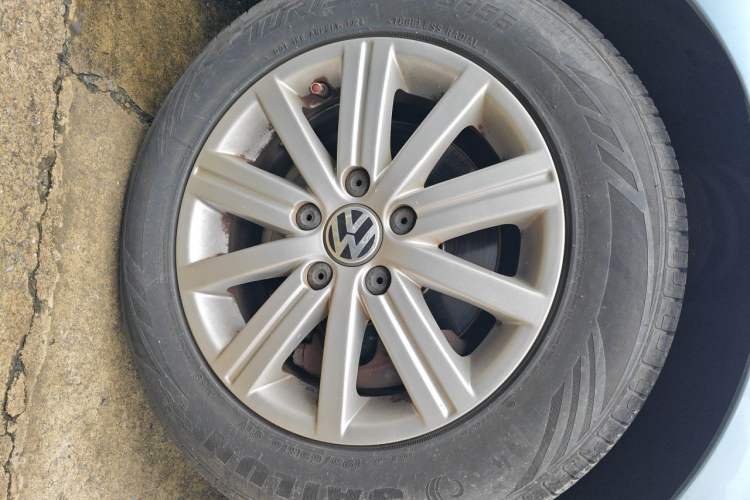 Used Volkswagen Golf 2012 1.4 TSI Automatic Comfort Edition Right Front Wheel Hub