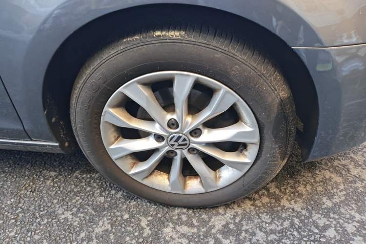 Used Volkswagen Golf 2012 1.6L Automatic Comfort Model Right Front Wheel Hub