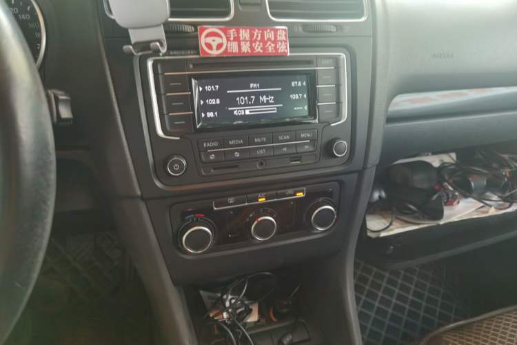 Used Volkswagen Golf 2012 1.6 Manual Comfort Edition Audio And AC Panel