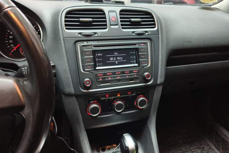 Used Volkswagen Golf 2012 1.6L Automatic Comfort Model Audio And AC Panel