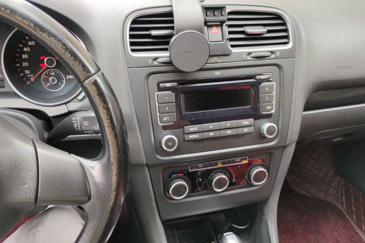 Used Volkswagen Golf 2012 1.4 TSI Automatic Comfort Edition Audio And AC Panel
