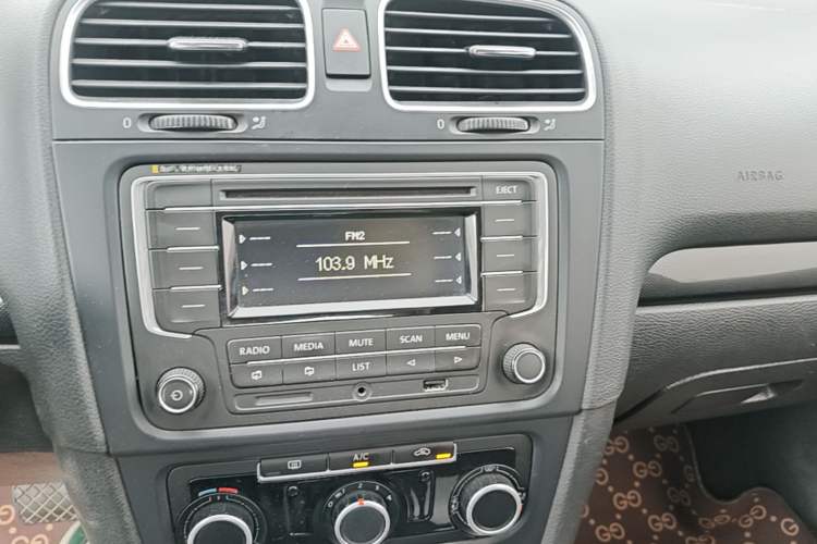 Used Volkswagen Golf 2012 1.6L Automatic Comfort Model Audio And AC Panel