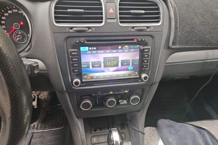 Used Volkswagen Golf 2012 1.6L Automatic Fashion Model Audio And AC Panel