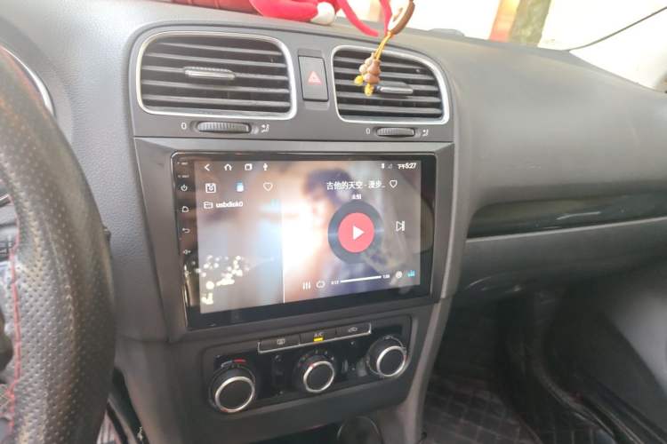 Used Volkswagen Golf 2012 1.6L Automatic Comfort Model Audio And AC Panel