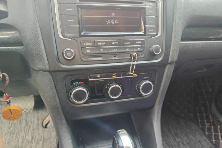 Used Volkswagen Golf 2012 1.4 TSI Automatic Comfort Edition Audio And AC Panel