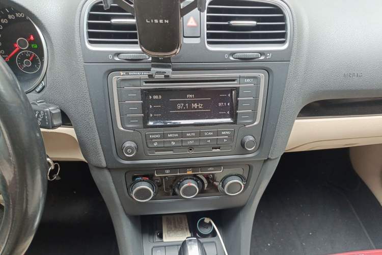 Used Volkswagen Golf 2012 1.6L Automatic Comfort Model Audio And AC Panel