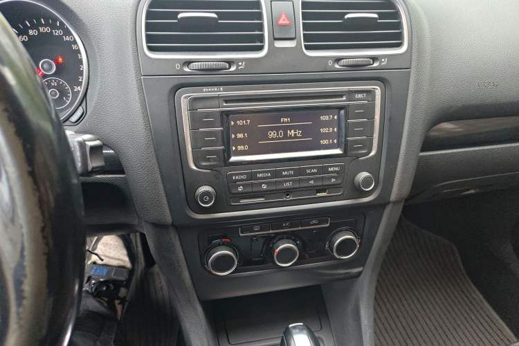 Used Volkswagen Golf 2012 1.6L Automatic Comfort Model Audio And AC Panel
