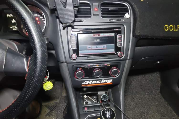 Used Volkswagen Golf 2012 1.6 Manual Comfort Edition Audio And AC Panel